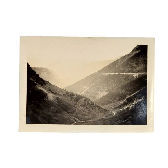 Vtg B&W Photo Found 1940s Yellowstone Park Mountains Trail Cloudy Snapshot - Picture 1 of 4